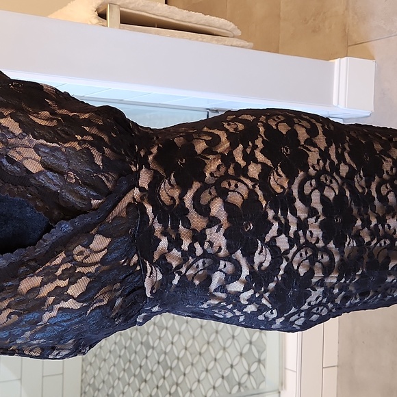 Ladie's dress - Picture 3 of 5